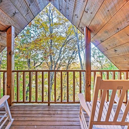 Grin N Bear It Cabin With Hot Tub And Fire Pit! 鸽子谷 外观 照片