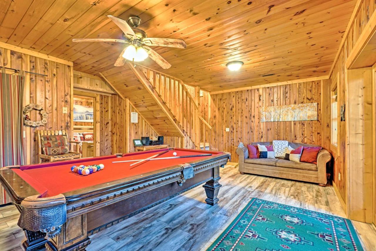Grin N Bear It Cabin With Hot Tub And Fire Pit! 鸽子谷 外观 照片