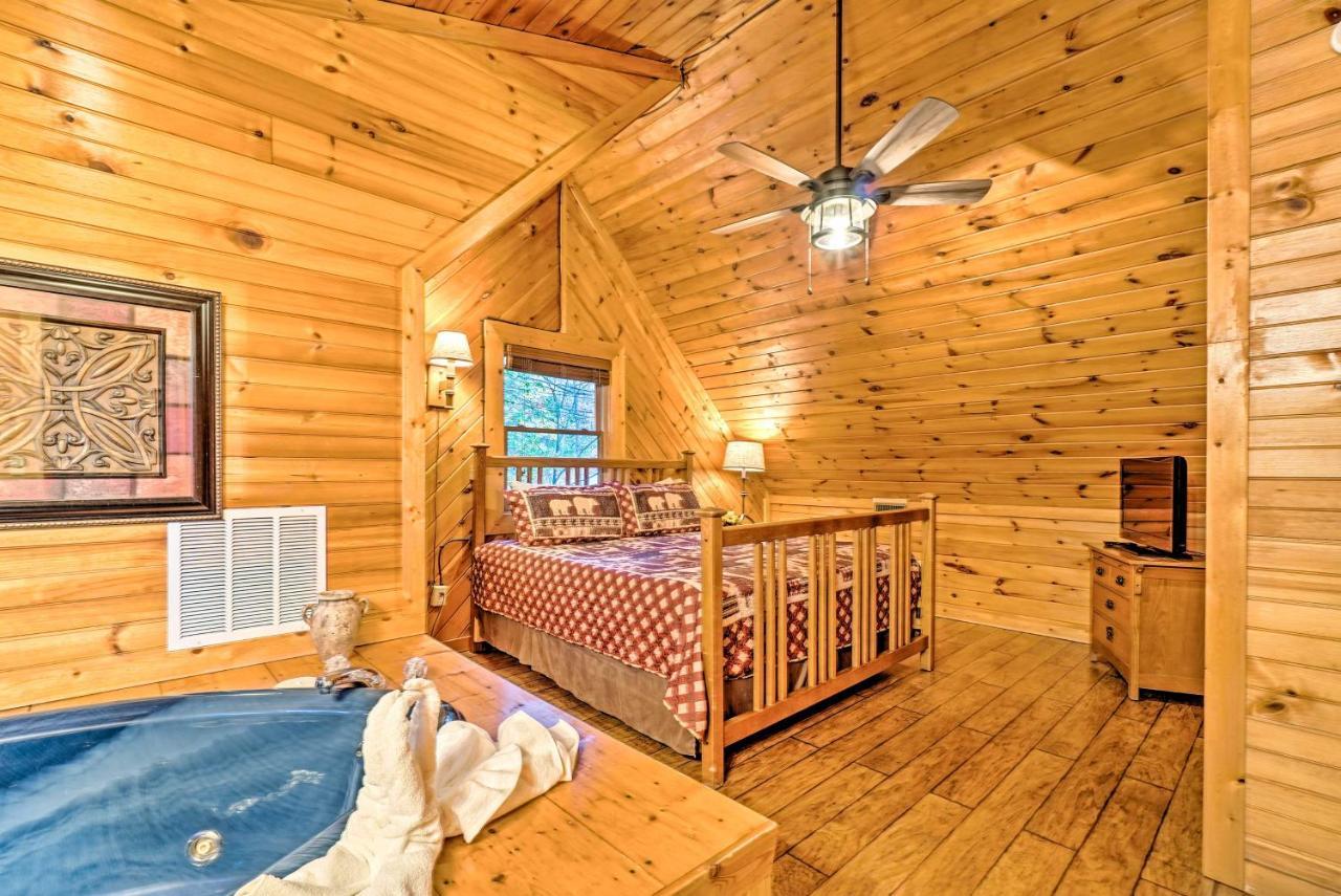 Grin N Bear It Cabin With Hot Tub And Fire Pit! 鸽子谷 外观 照片