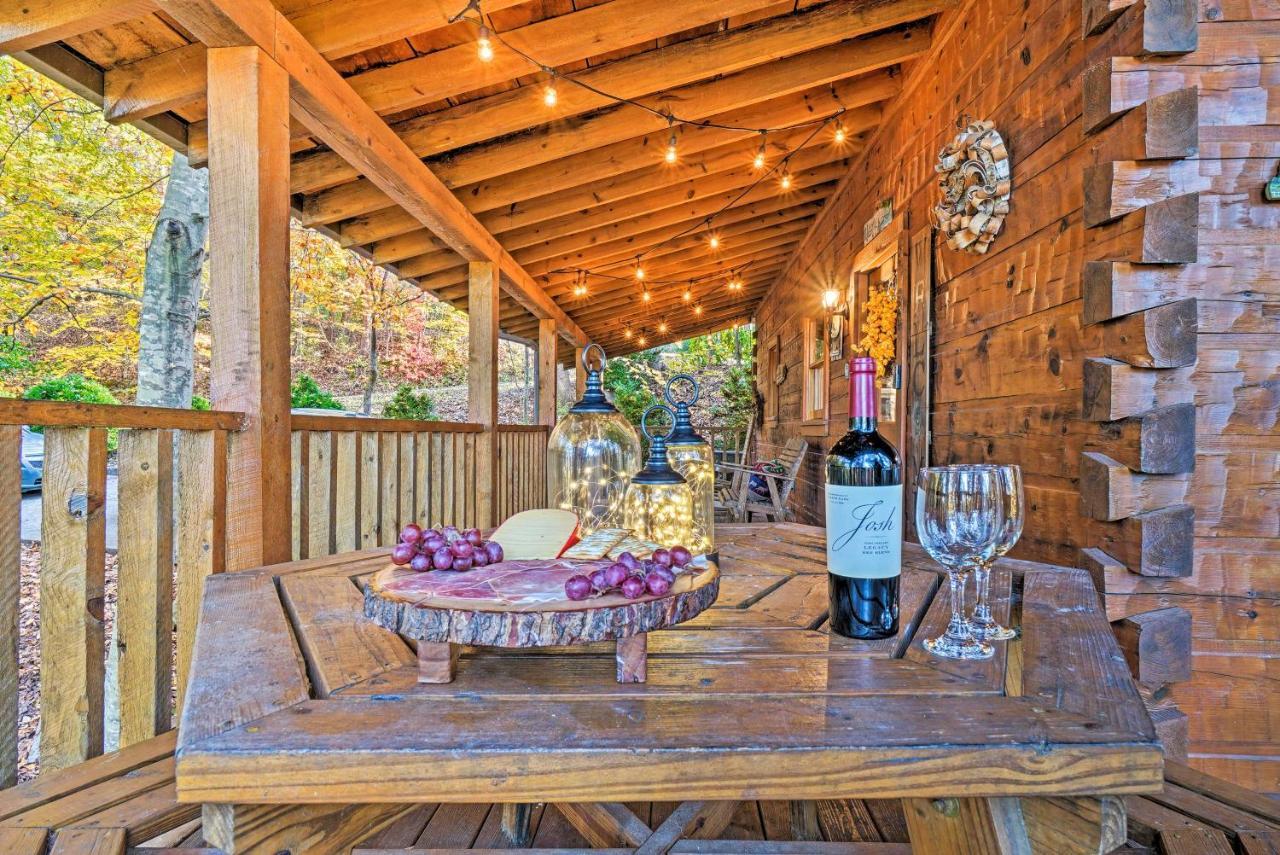 Grin N Bear It Cabin With Hot Tub And Fire Pit! 鸽子谷 外观 照片