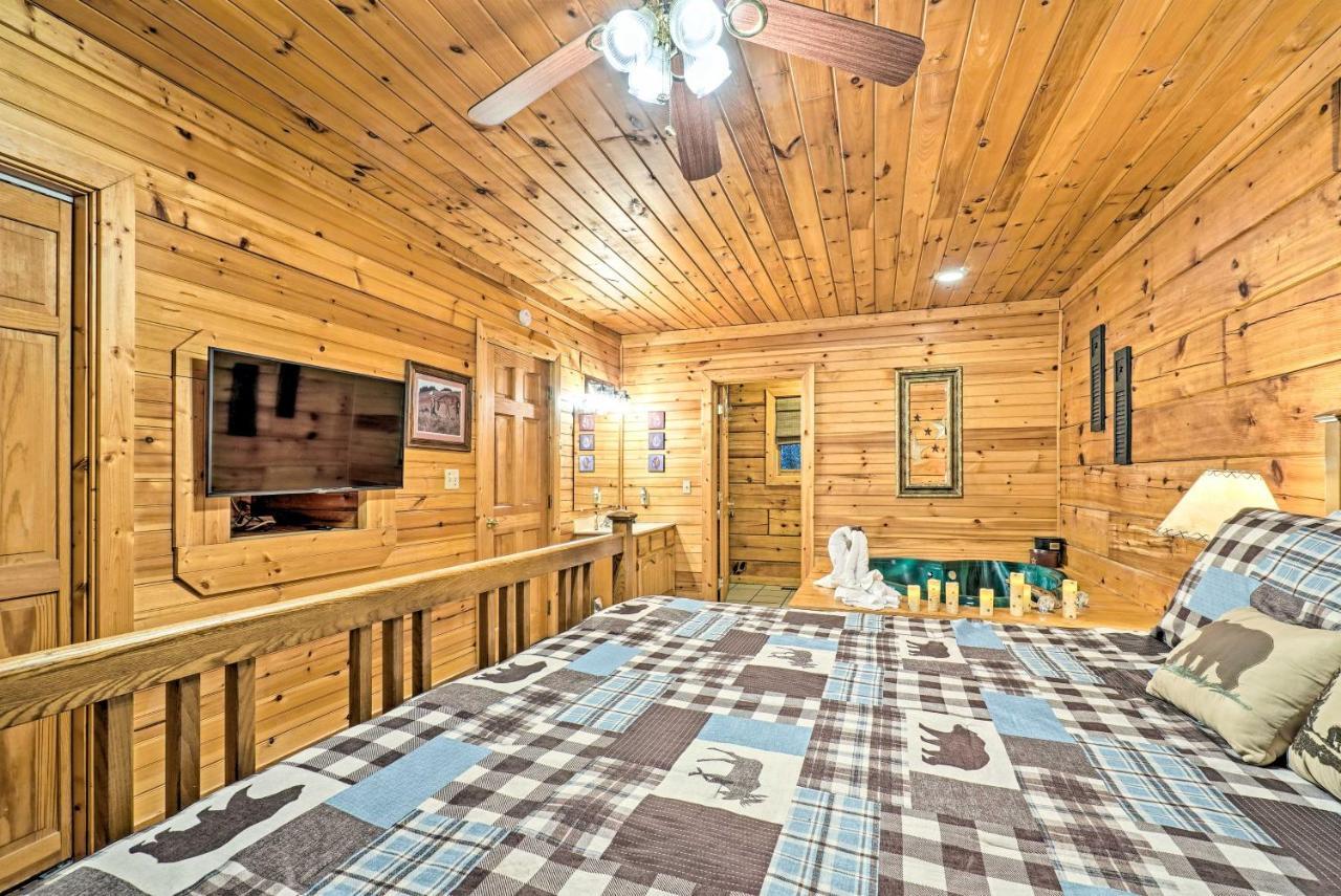 Grin N Bear It Cabin With Hot Tub And Fire Pit! 鸽子谷 外观 照片