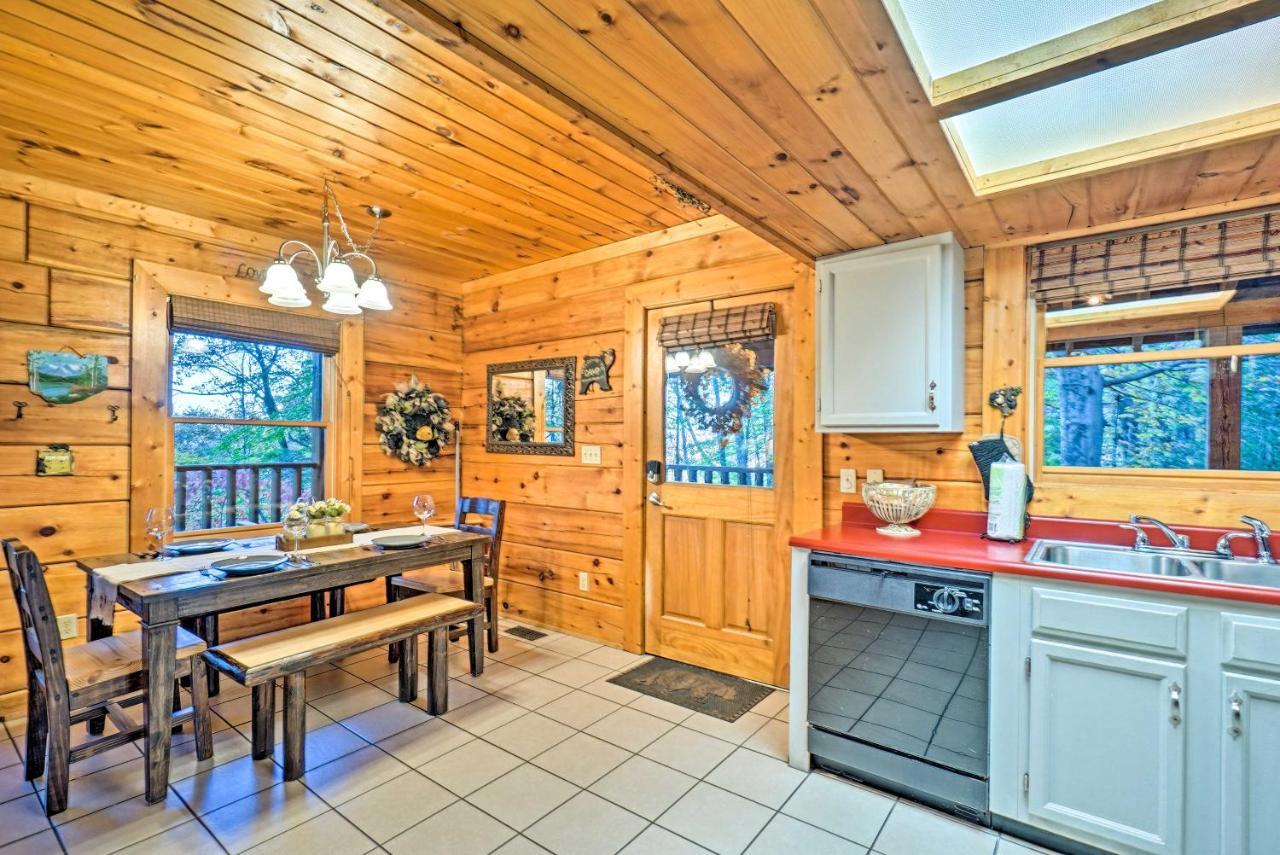 Grin N Bear It Cabin With Hot Tub And Fire Pit! 鸽子谷 外观 照片
