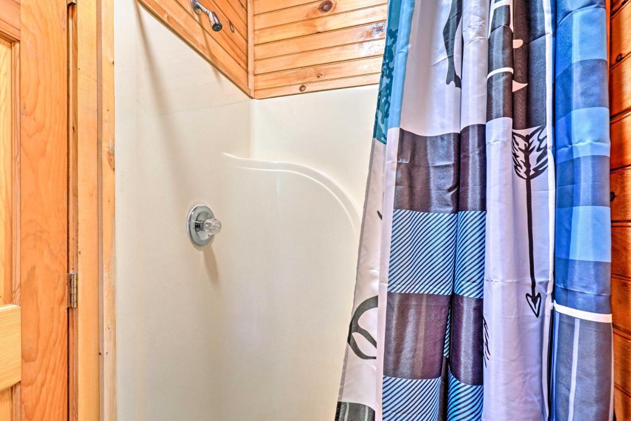 Grin N Bear It Cabin With Hot Tub And Fire Pit! 鸽子谷 外观 照片