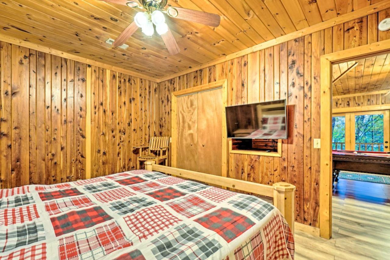 Grin N Bear It Cabin With Hot Tub And Fire Pit! 鸽子谷 外观 照片